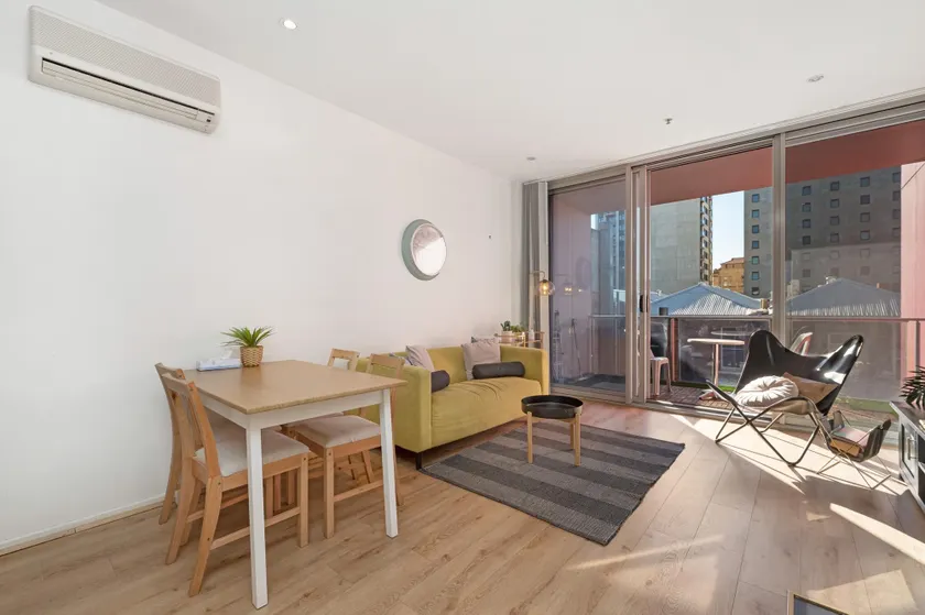 Chic Apartment in Heart of Adelaide - Image 1