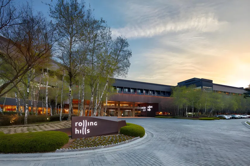 Rolling Hills Hotel - Image 1