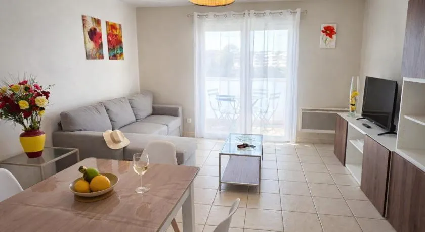 Jardin de Thémis, T2, 4P, Parking, Terrasse - Image 1
