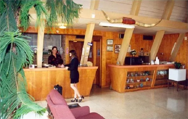Cottonwood Inn - Image 1