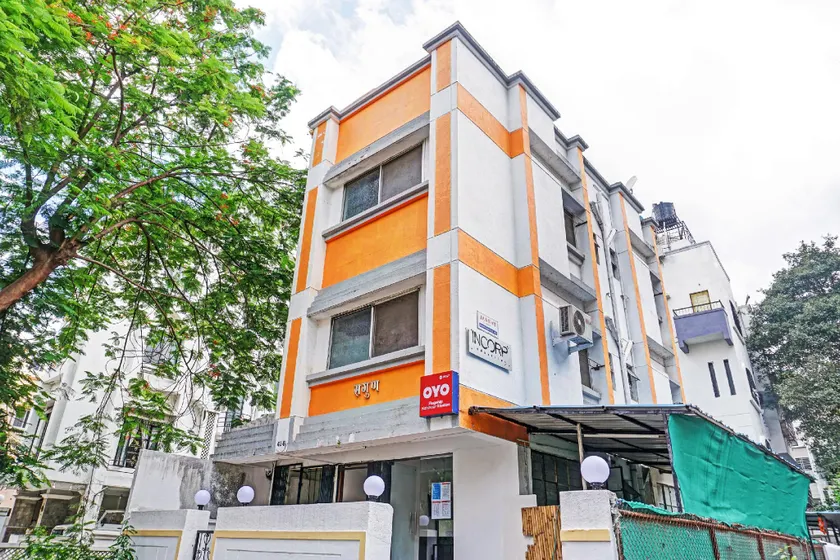 OYO Flagship 79527 Kohinoor Studios - Image 1