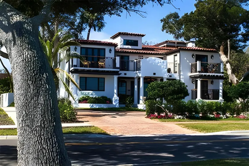 Black Dolphin Inn - Image 1