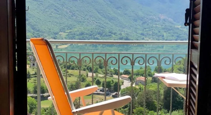 Casa con terrazzo vista Lago - LAKEHOLIDAY IT - Image 1