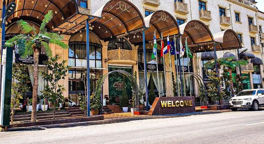 Hotel Arhan Palace - Image 1