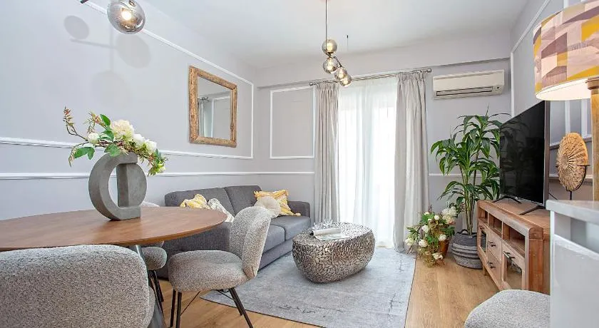 Genteel Home Amira - Image 1