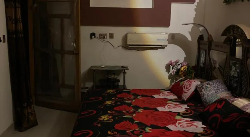 Royal stays - Image 1