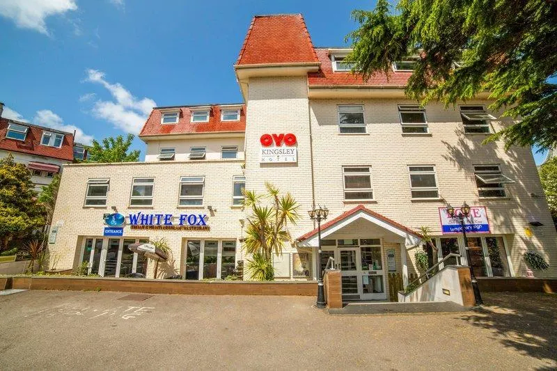 OYO Kingsley Hotel - Image 1