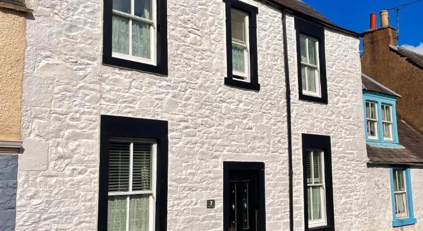 Character cottage in centre of Moffat - Image 1