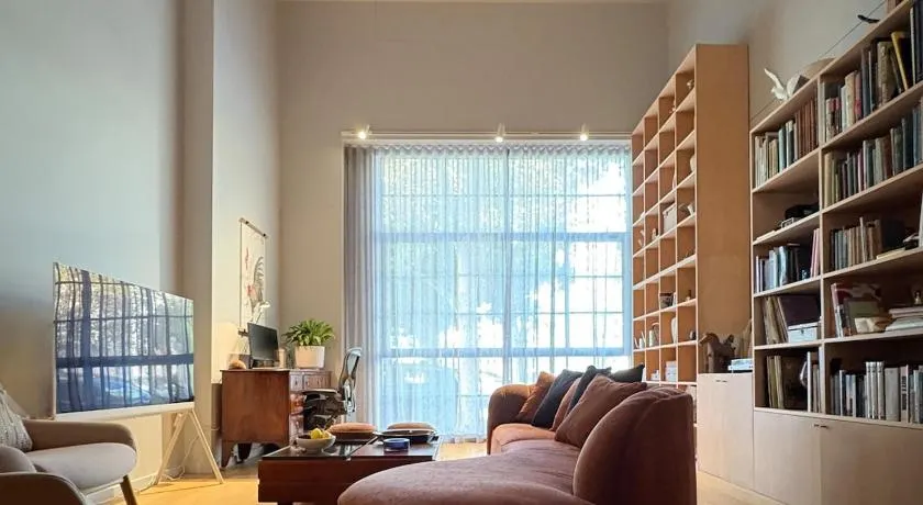 Glebe NYC-Style Luxury Loft Apartment on Wentworth Park - Image 1