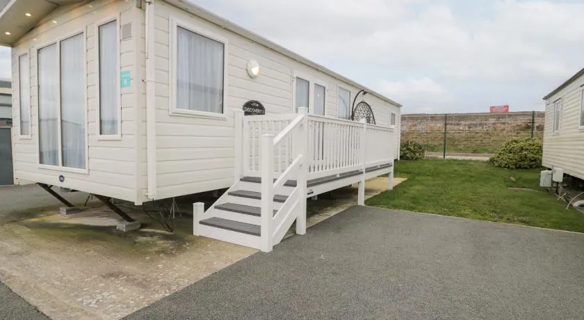 11, Beachfields - Image 1