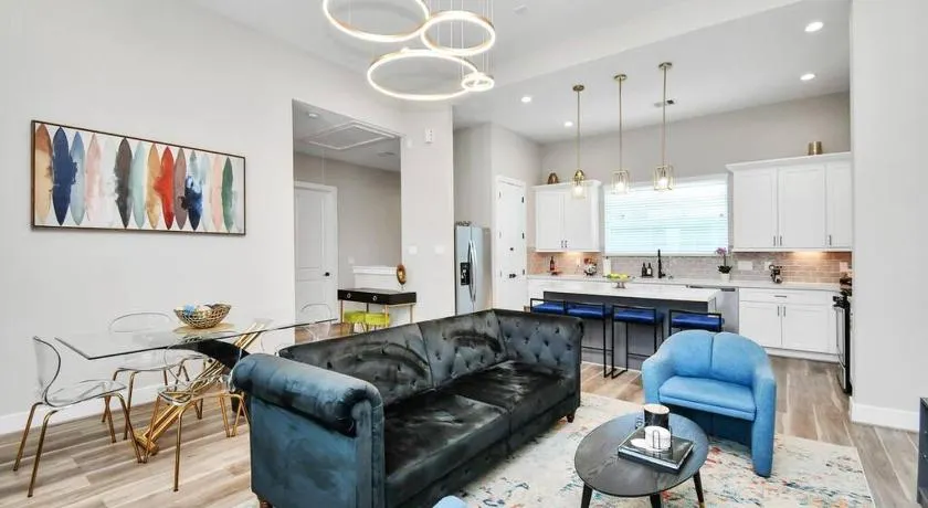 Newly Built & Gated 2 Story Gem in Houston Heights near Airport - Image 1