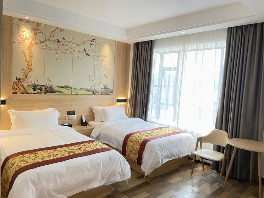 Longchi Hotel (Beiliu Pingzheng Branch) - Image 1