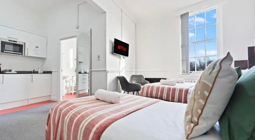 Modern Self-Contained Studio in Dudley Sleeps 2 - Image 1