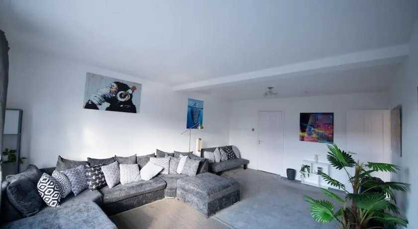 2 Bed Retreat with Roof Terrace - Image 1
