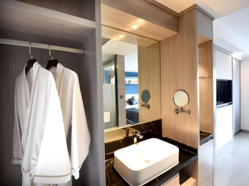 Chonpines Hotels·Xuwen Plaza Jinhui Tower - Image 1