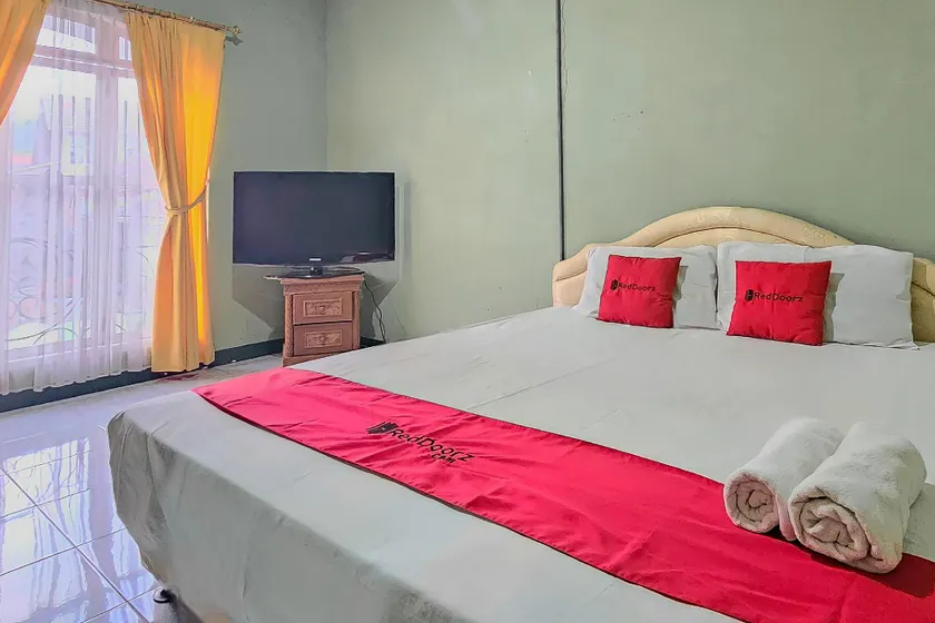 RedDoorz at Linggarjati Kuningan - Image 1