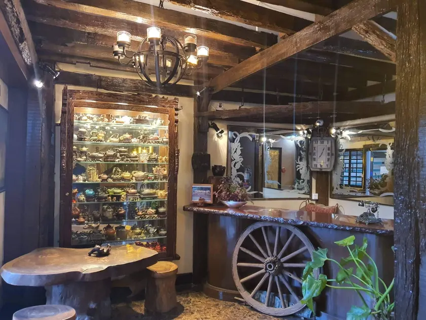 The Teapot Hotel - Image 1