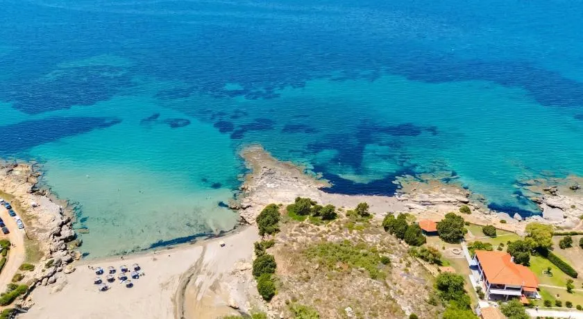 To Pournari Beachside Garden House - Happy Rentals - Image 1