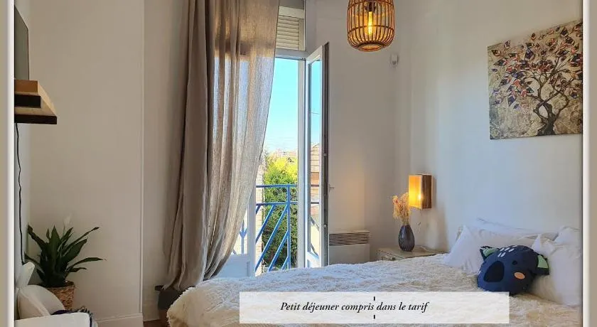 Maison du Bonheur l Art de vivre à la française Logement entier avec parking - Image 1