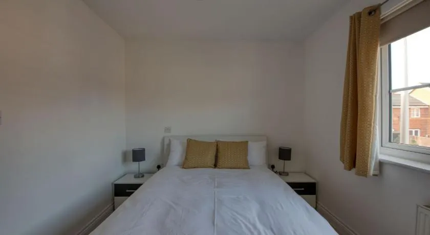 Peaceful terrace house with allocated parking bay - Pass the Keys - Image 1