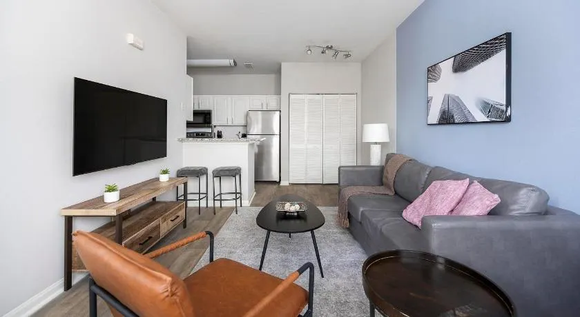 Landing Chic 1BD Gym Clubhouse - Image 1