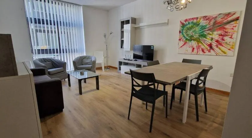 Spacious, Central Apt, sleeps 5 - Image 1