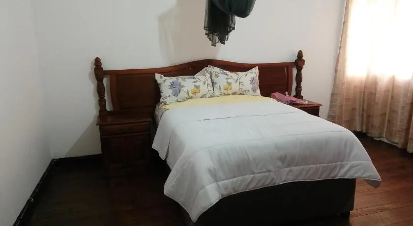 Elgin Guest - Image 1