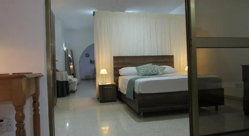 Central Studio Apartment - Image 1