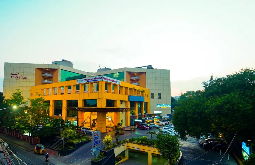 Hotel the Plaza - Image 1