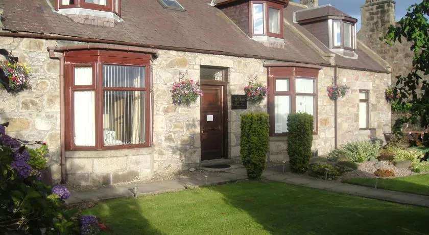 Beeches Guest House - Image 1