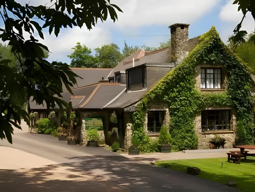 Lakeview Manor - Image 1