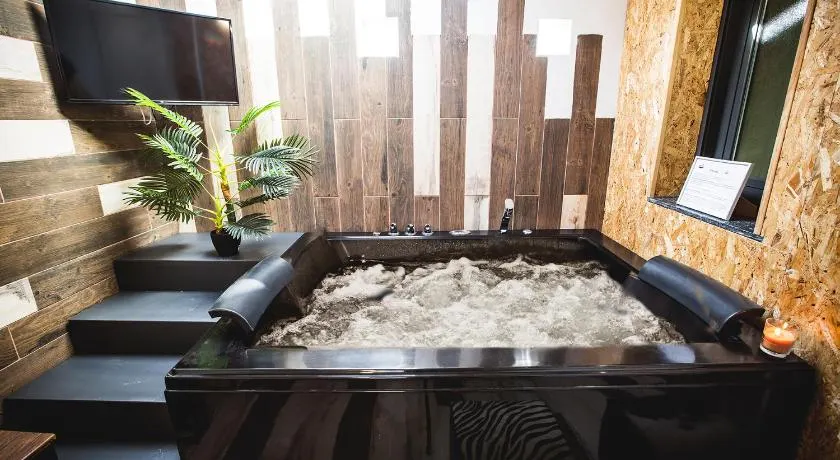 Junior Suites con Jacuzzi - Image 1