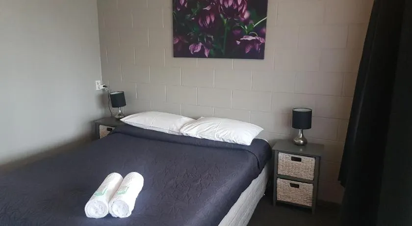 Railway Hotel/Motel Hokitika - Image 1