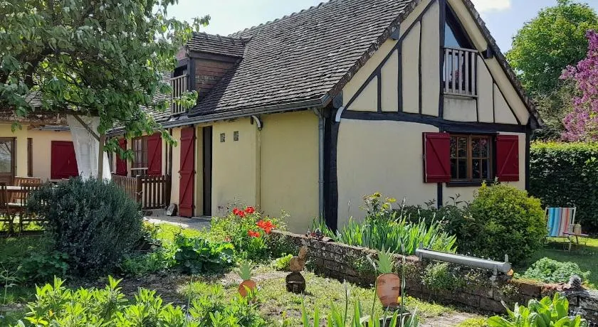 Gîte familial à Arrou avec jardin, babyfoot, mezzanine suspendue et cuisine équipée - Image 1