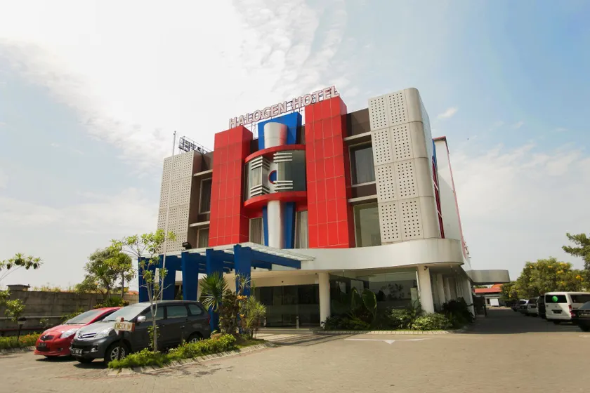 Halogen Hotel Airport Surabaya - Image 1