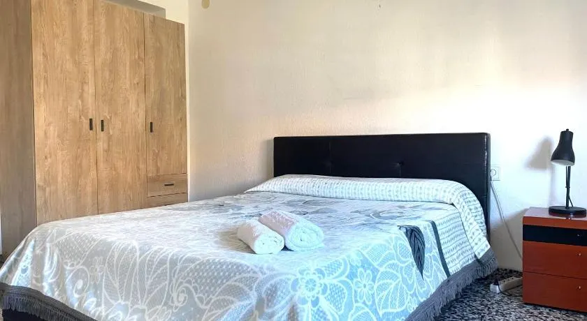 private room in shared apartment Valencia WorkStay - Image 1