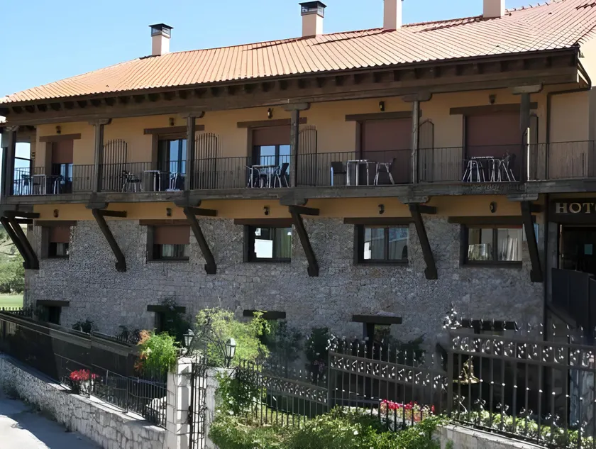Hotel Langa - Image 1