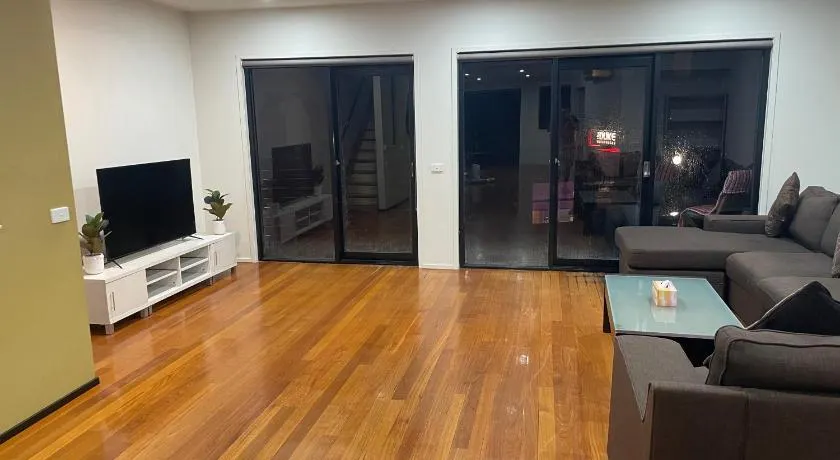 Convenience & Luxury Apartment - Image 1