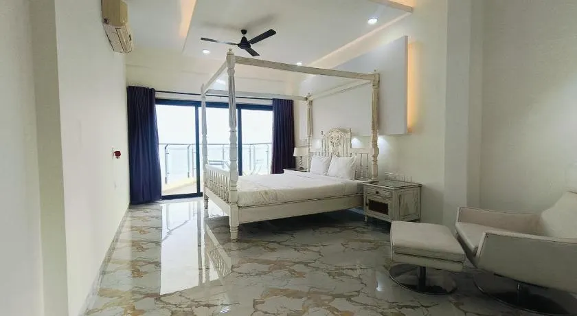 Sea View 4BHK Apartment in Panjim with Pool & Balcony - Image 1