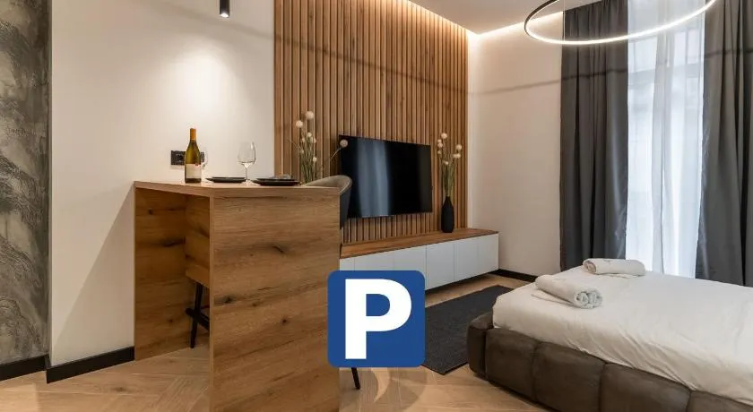 Silver Luxury Suites - Image 1