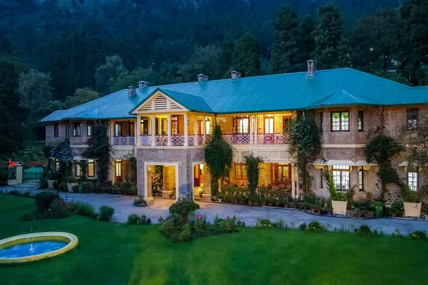 Balrampur House Heritage Hotel - Image 1