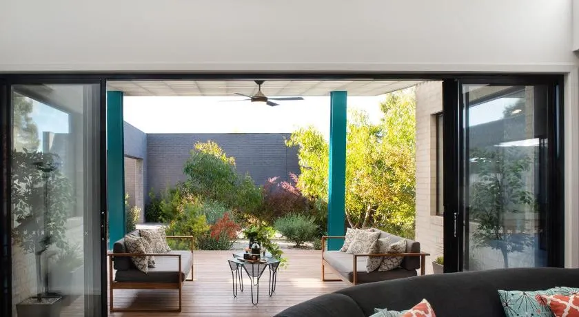 Arenas South- 3 bedroom, 2 bathroom home - Image 1