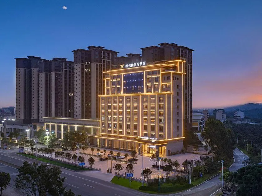 Vienna lnternational Hotel Classic Lianjiang Liangdong Zhongliang Times Square - Image 1