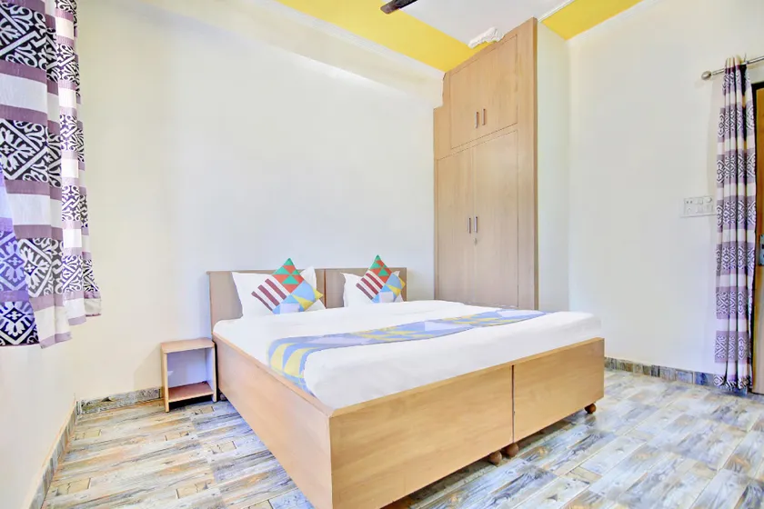 OYO 37509 Elegant Stay in Jhajra, Dehradun - Image 1