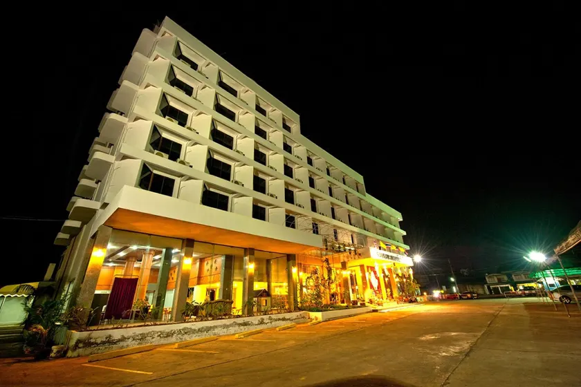 Phayao Northern Lake Hotel - Image 1