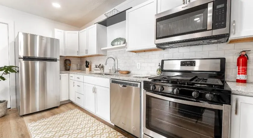 Cutest Fountain Square home! Steps to best of Indy! - Image 1