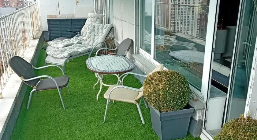 Liège centre Médiacité appartement possible parking terrasse immense 8ème pour 2 personnes - Image 1
