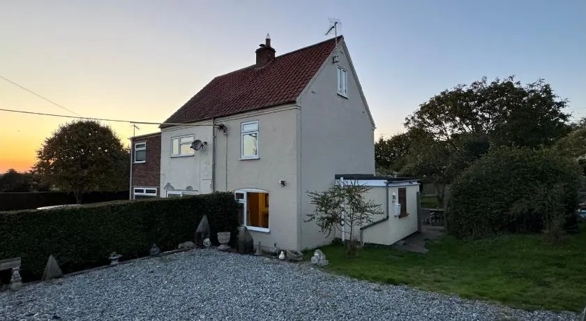 Holly Farm Cottage - Image 1