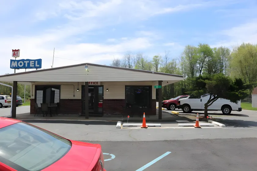 Motel 81 - Image 1
