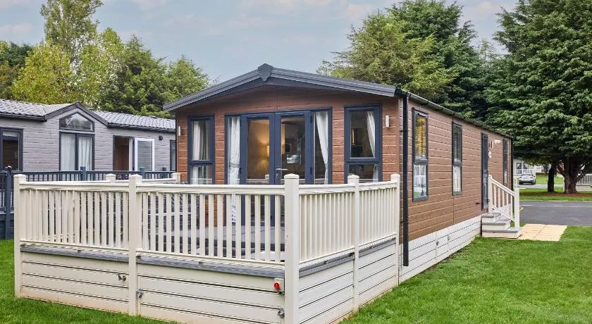 Nightingale Lodge with Hot Tub - Image 1